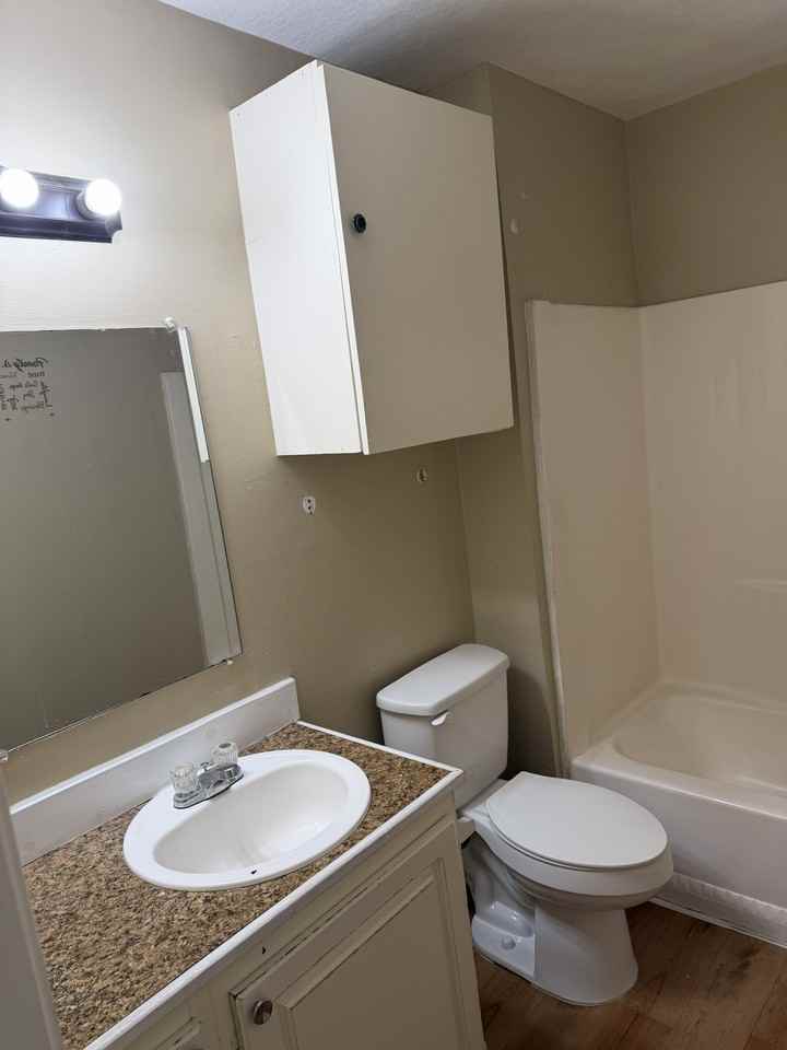 125 Wavenue, #5 - Photo 4 of 8