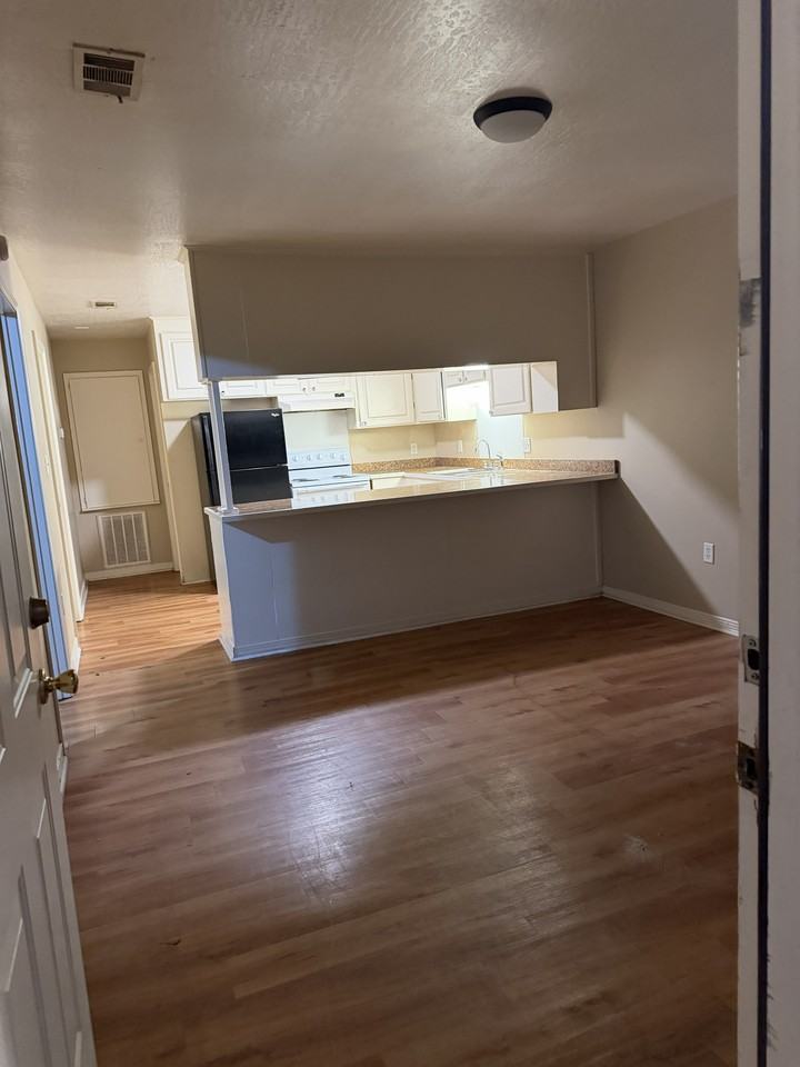 125 Wavenue, #5 - Photo 6 of 8