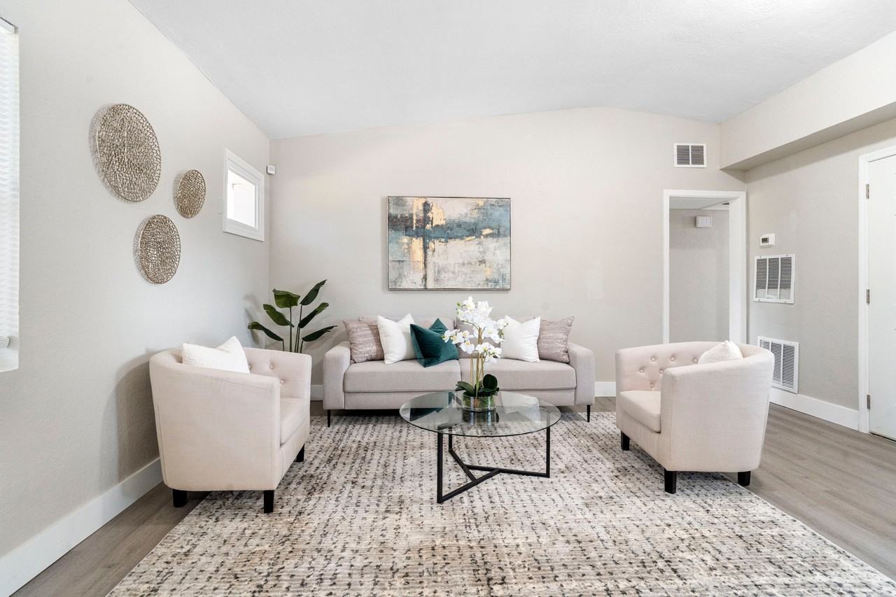 6113 Hialeah St - Photo 2 of 12