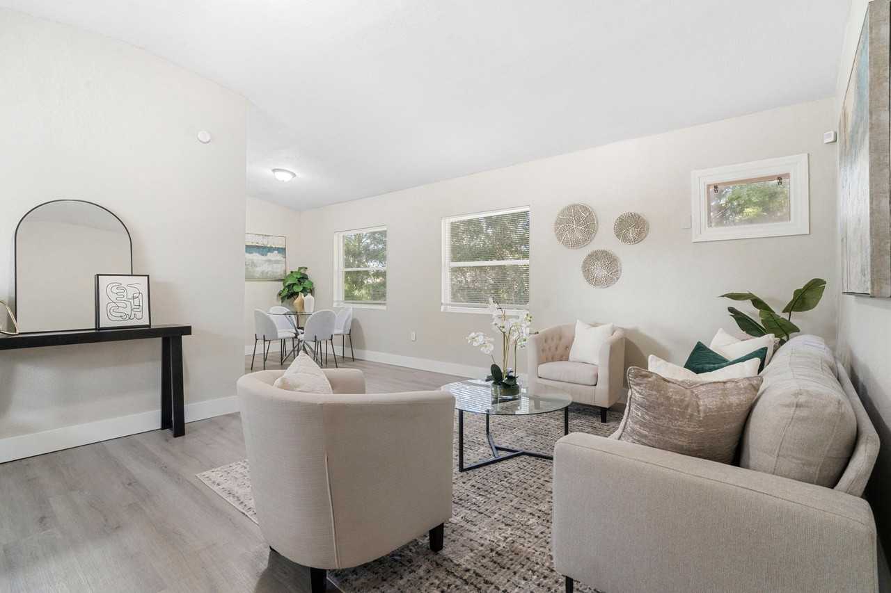 6113 Hialeah St - Photo 4 of 12