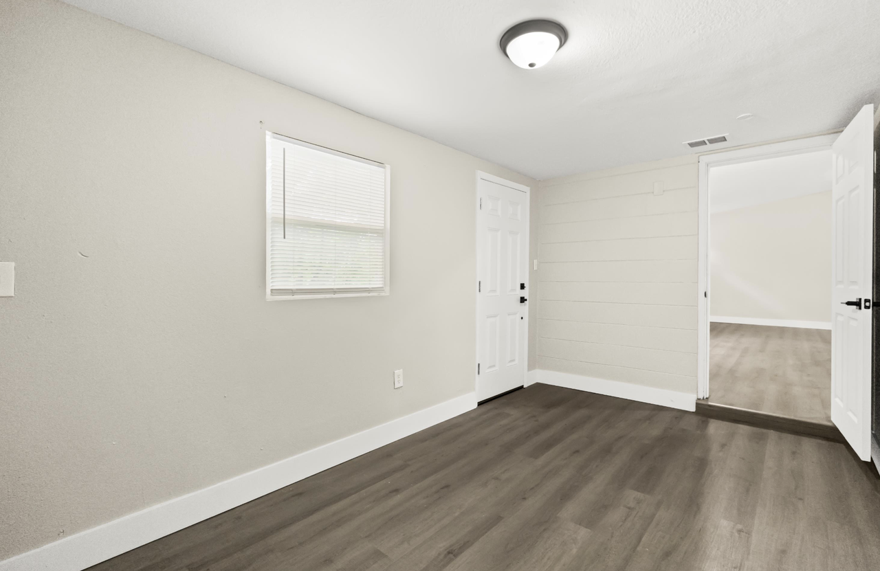 6113 Hialeah St - Photo 7 of 12