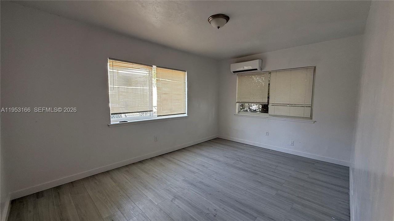 7600 Dickens Ave #4 - Photo 4 of 11