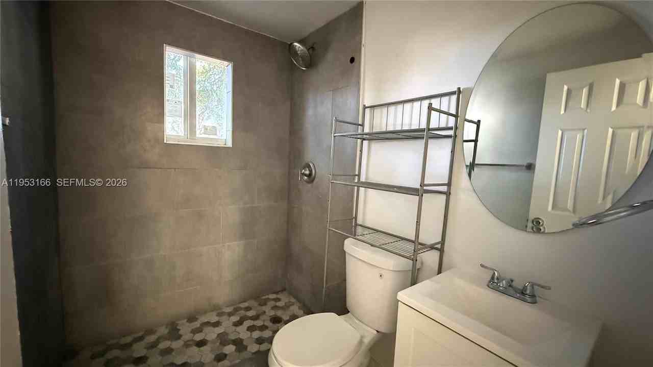 7600 Dickens Ave #4 - Photo 5 of 11