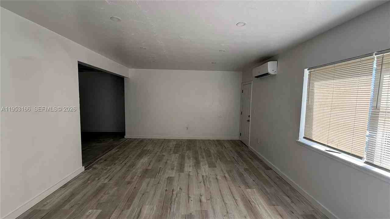 7600 Dickens Ave #4 - Photo 6 of 11