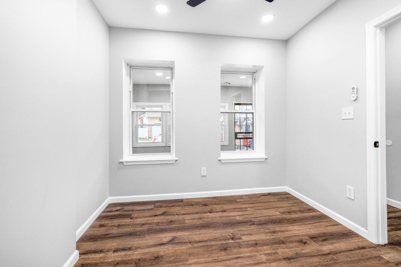 515 Delamore Pl - Photo 3 of 36