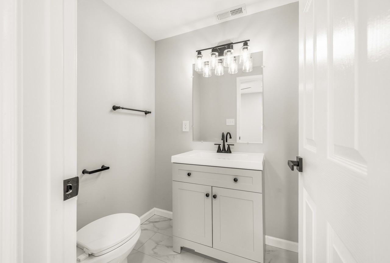 515 Delamore Pl - Photo 7 of 36