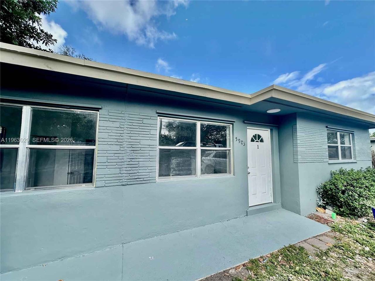 5903 Sw 26th Ter - Photo 2 of 33