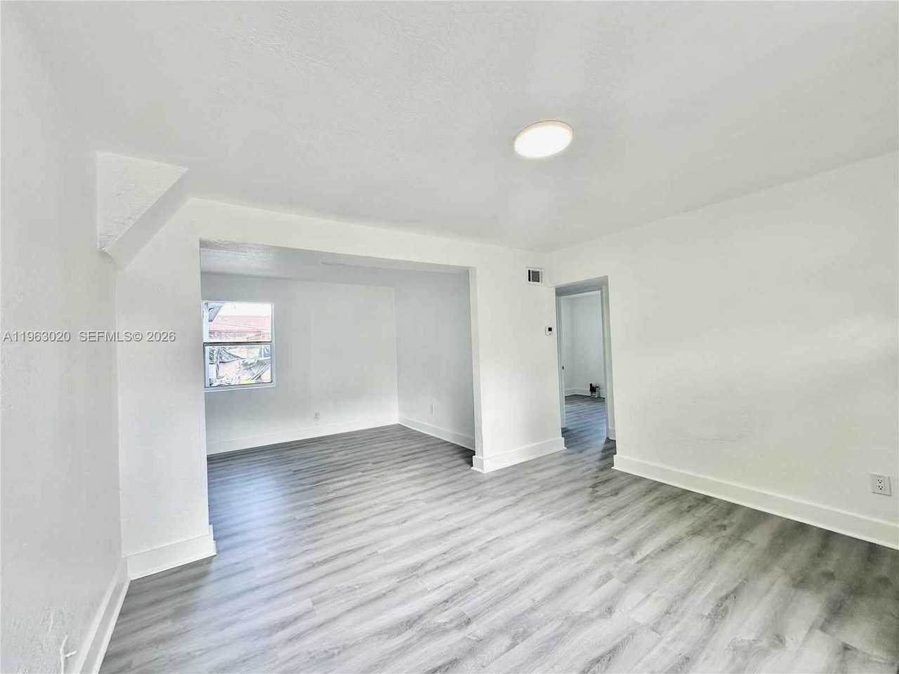 5903 Sw 26th Ter - Photo 3 of 33