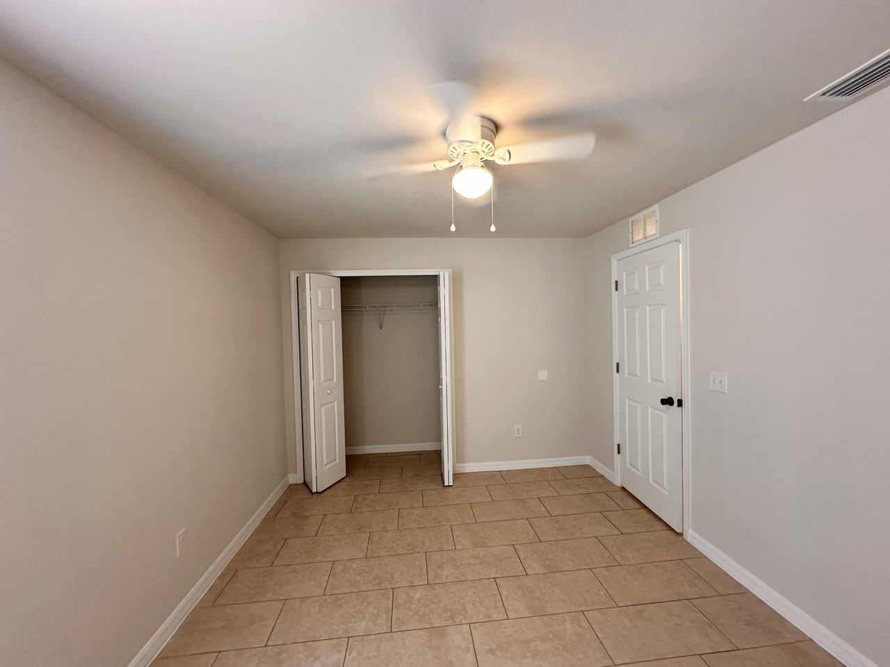 137 Se 13th St - Photo 3 of 12