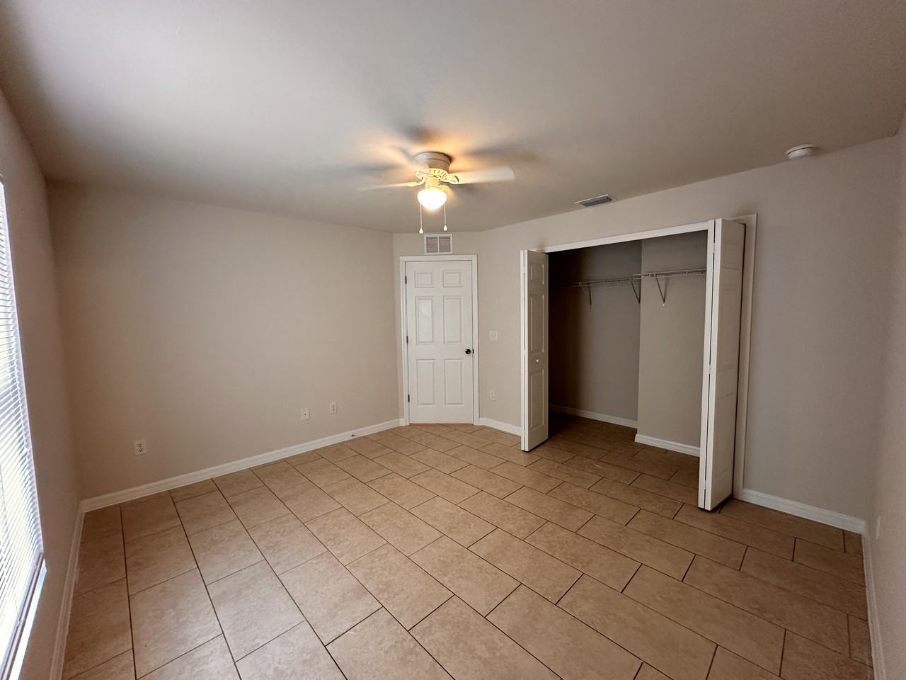 137 Se 13th St - Photo 4 of 12