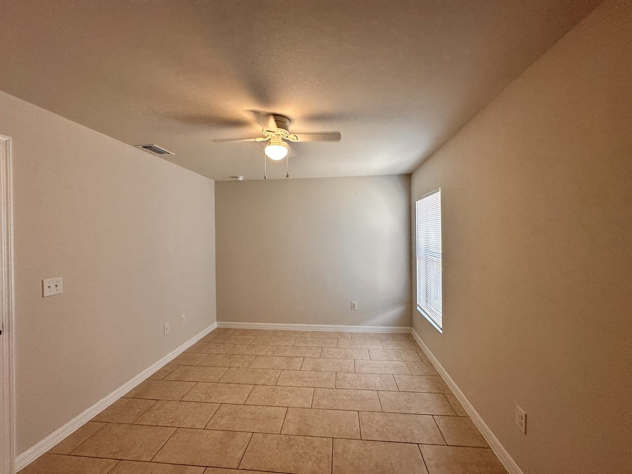 137 Se 13th St - Photo 6 of 12