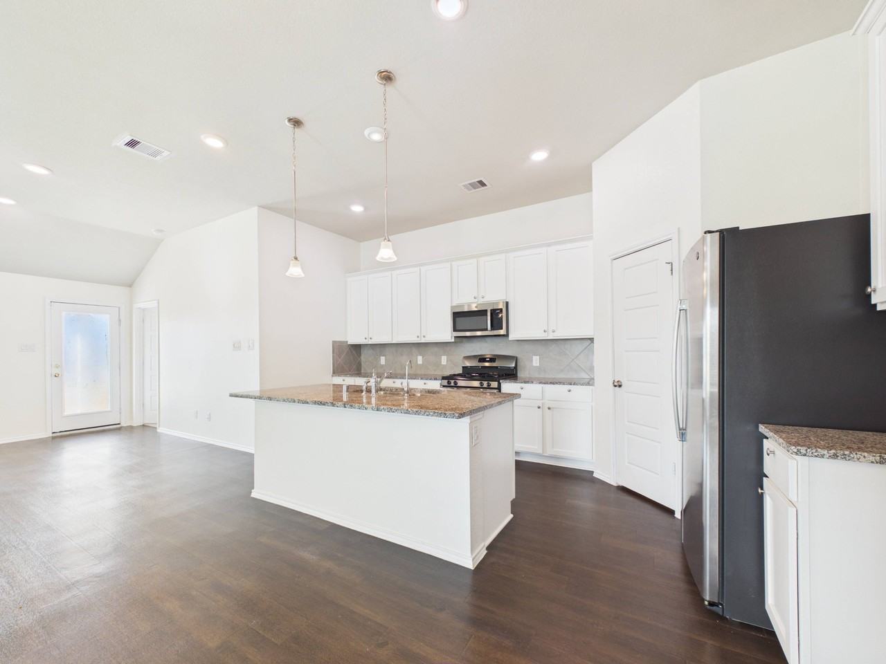 2002 Brisa Ln - Photo 7 of 34