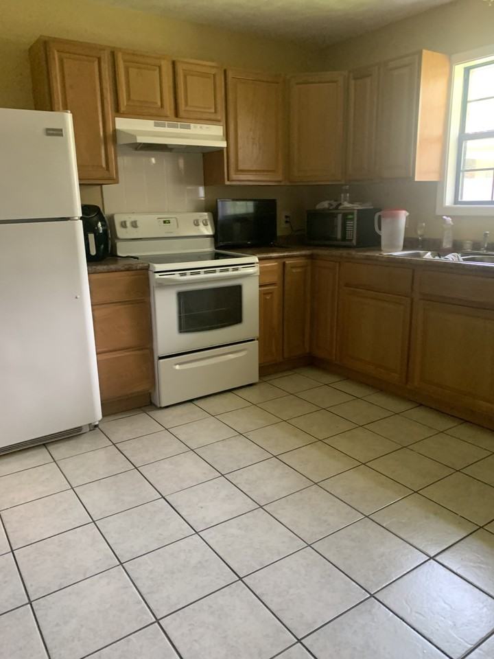 216 E Church St #8 - Photo 3 of 8