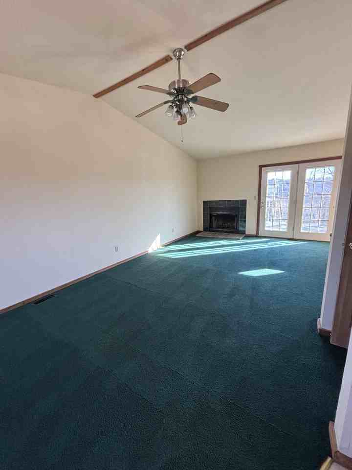 284 Jefferson St - Photo 6 of 20