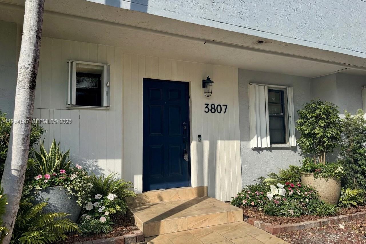 3807 Ne 166th St #2 - Photo 3 of 30