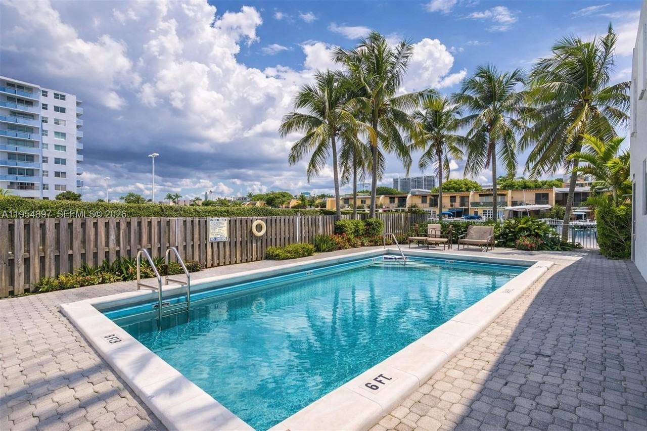 3807 Ne 166th St #2 - Photo 5 of 30