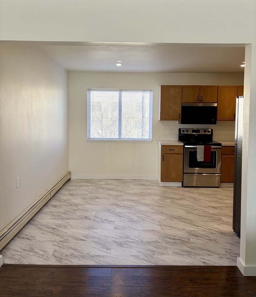 1714 Poplar St #C - Photo 4 of 17