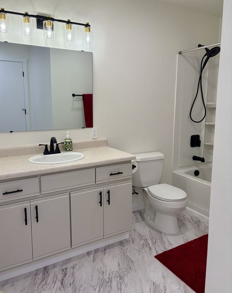 1714 Poplar St #C - Photo 7 of 17