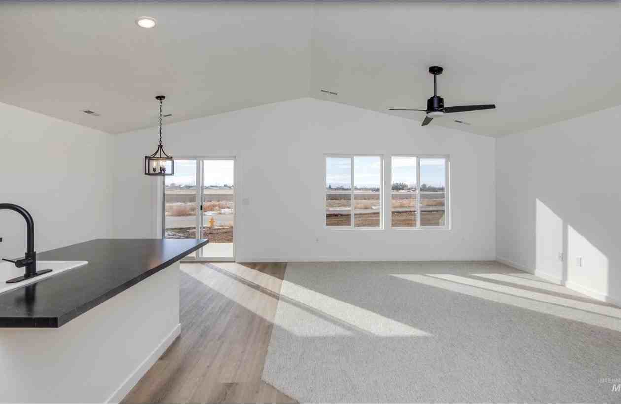 7557 E Flyway St - Photo 2 of 4