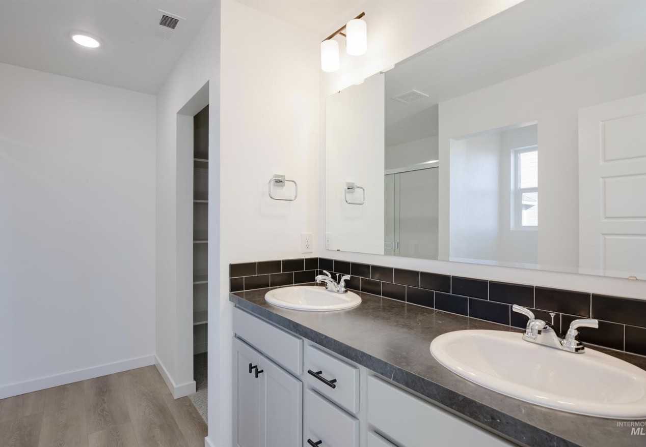 7557 E Flyway St - Photo 4 of 4