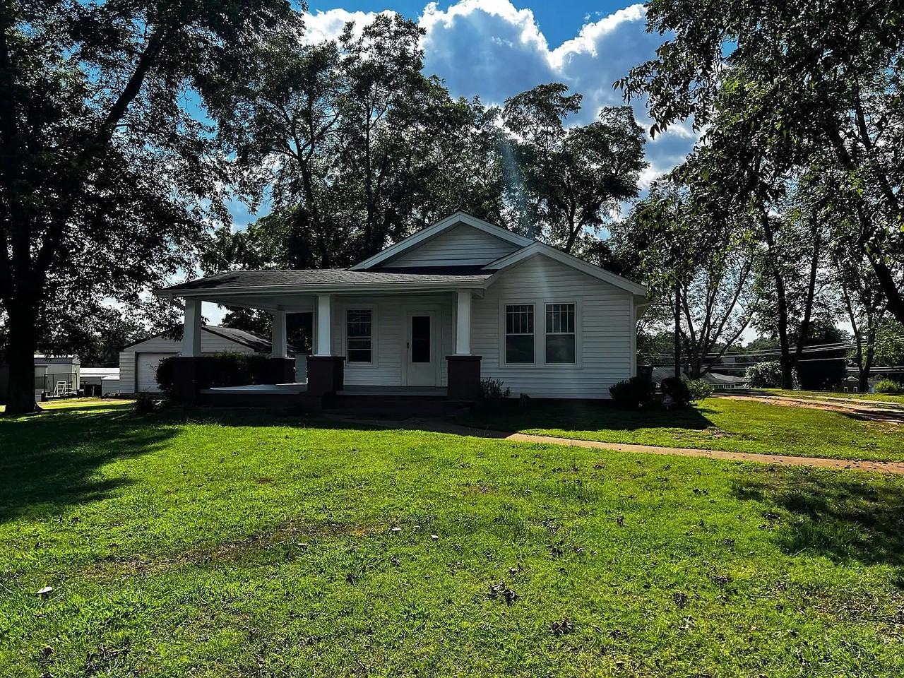 6 New Dunham Bridge Rd - Photo 2 of 16