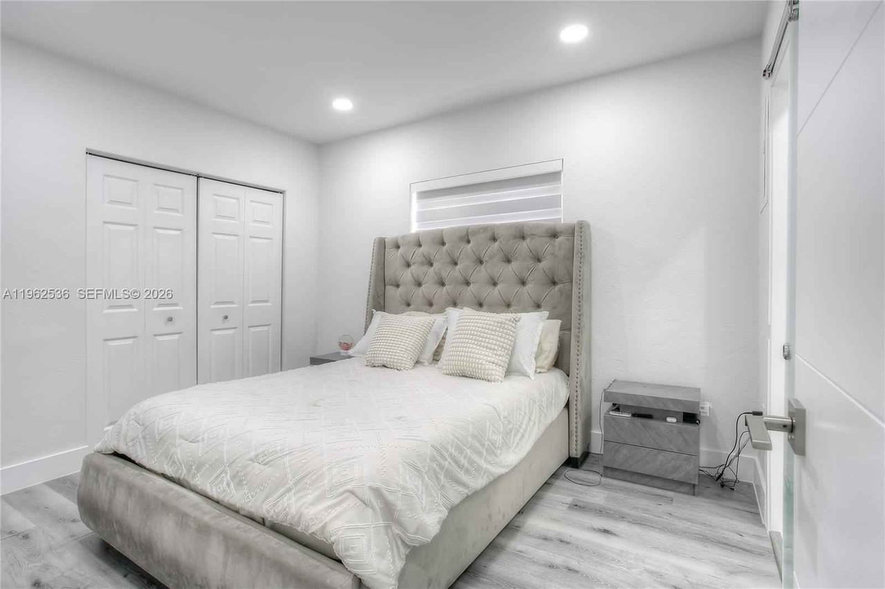 1445 Ne 181st St - Photo 3 of 13