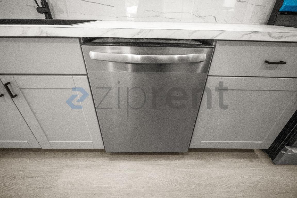 1421 Nw 32nd Ave - Photo 7 of 33