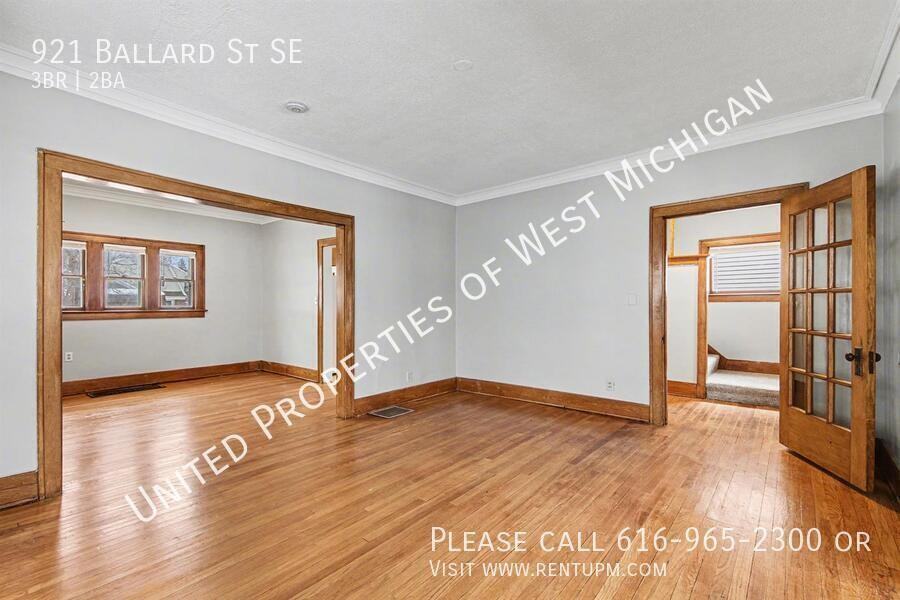 921 Ballard St Se - Photo 3 of 15