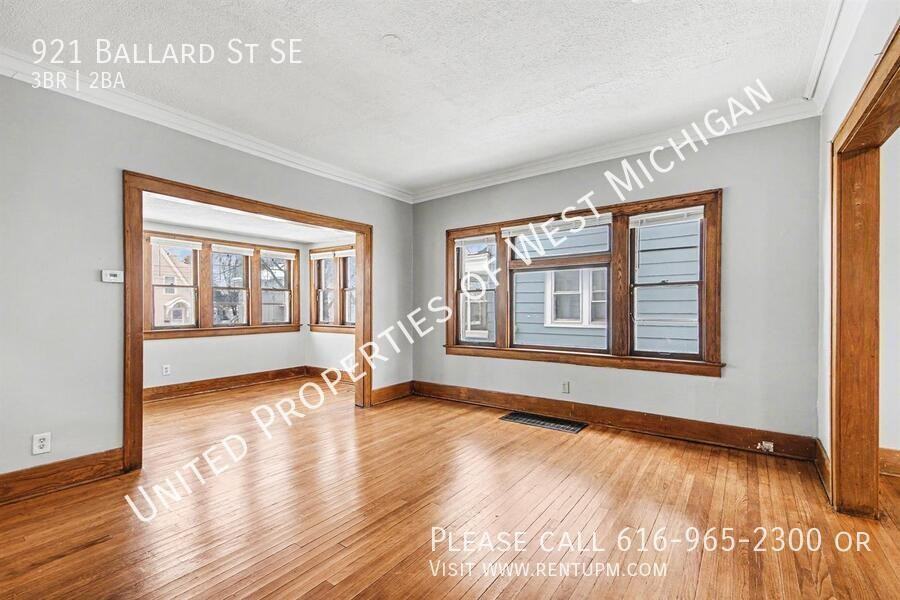 921 Ballard St Se - Photo 4 of 15