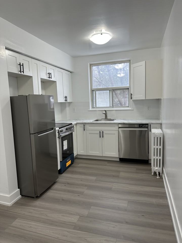 1996 Bathurst Street - Photo 4