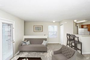 featured image of 1 E Creekside Dr