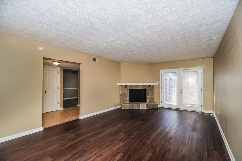 972 Pine Hollow Rd - Photo 4 of 16