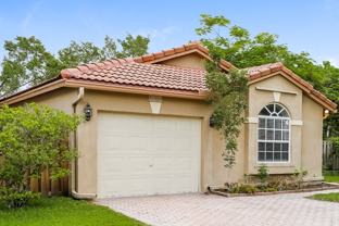 428 Lakeside Cir - Photo 1 of 1