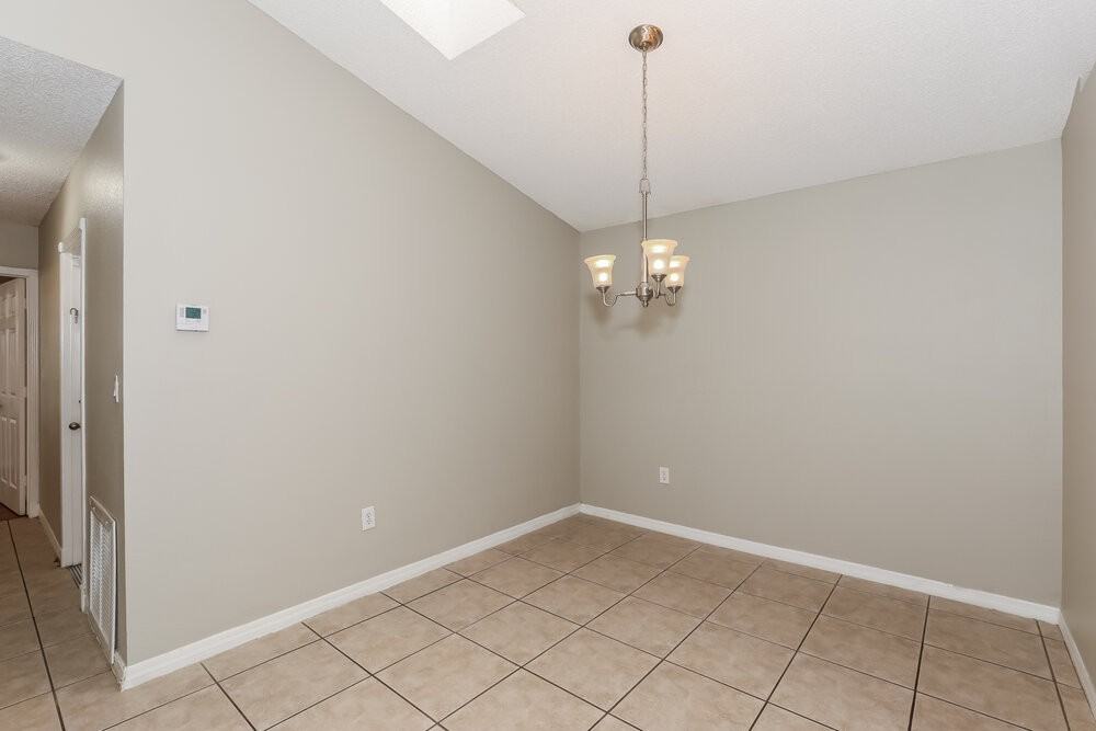 428 Lakeside Cir - Photo 5 of 16