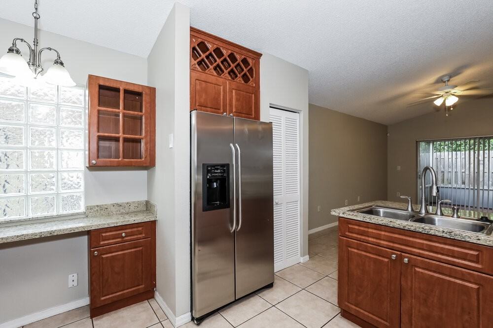 428 Lakeside Cir - Photo 7 of 16