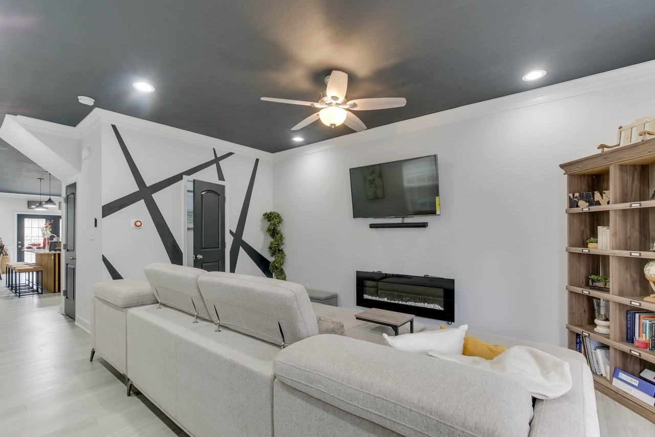 377 Leeland Ave #B - Photo 4 of 50