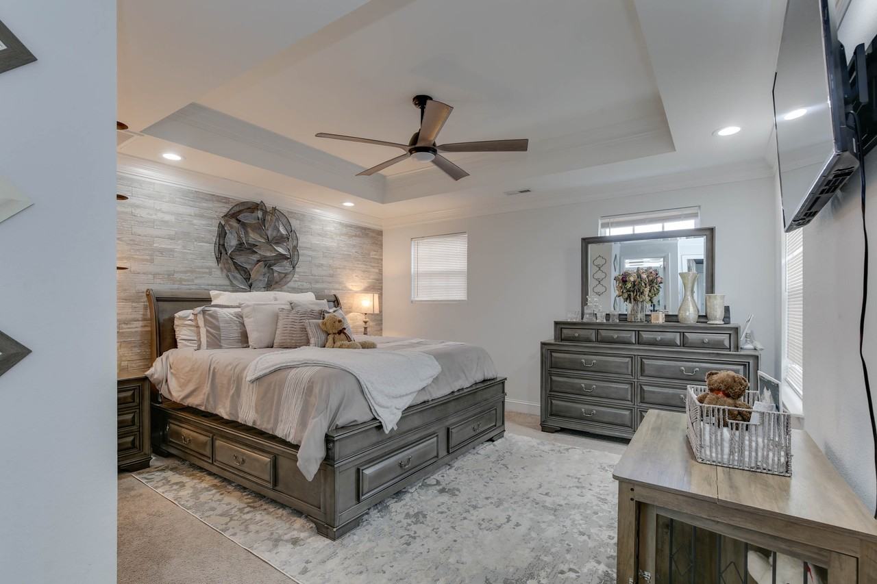 377 Leeland Ave #B - Photo 7 of 50