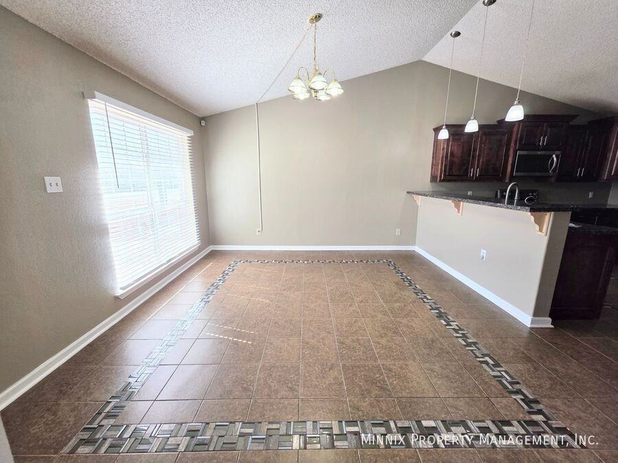 1325 E Cowden Ave - Photo 4 of 32