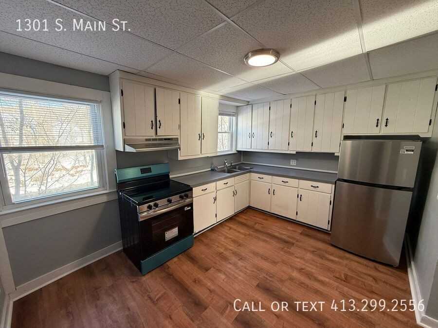 1301 S Main St - Photo 3 of 18