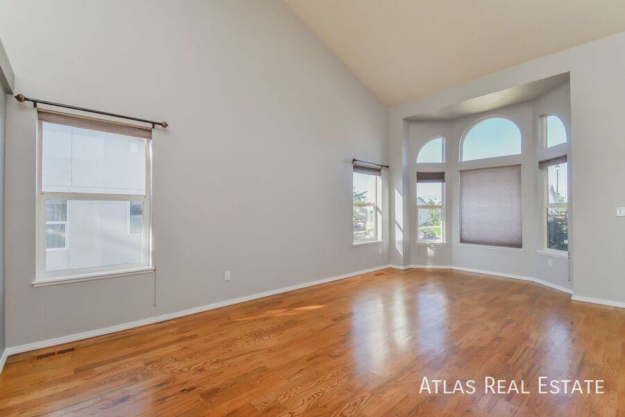 3055 Ellesmere Dr - Photo 2 of 20