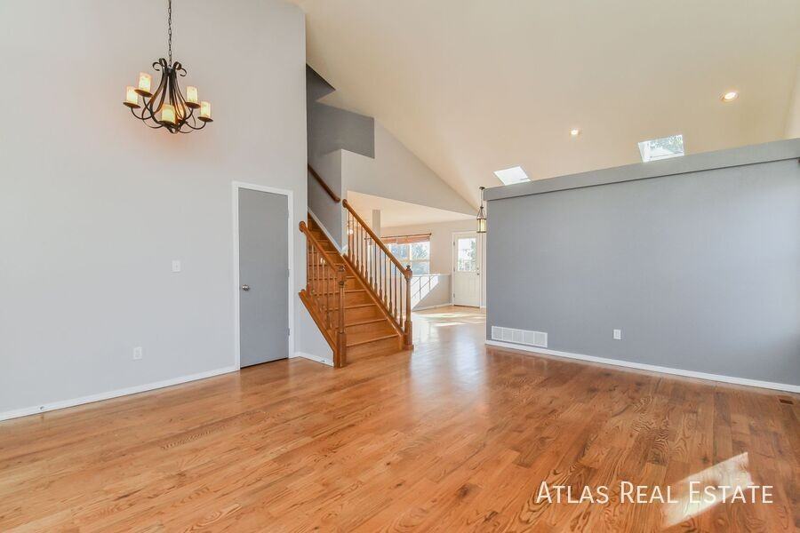 3055 Ellesmere Dr - Photo 5 of 20