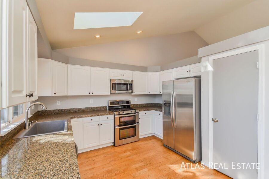 3055 Ellesmere Dr - Photo 7 of 20