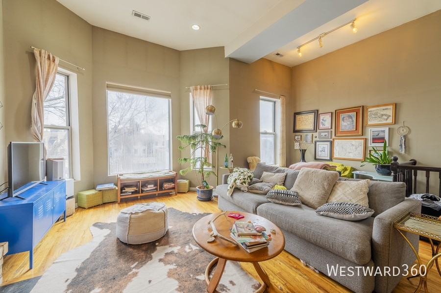 1350 W Augusta Blvd #3 - Photo 2 of 25