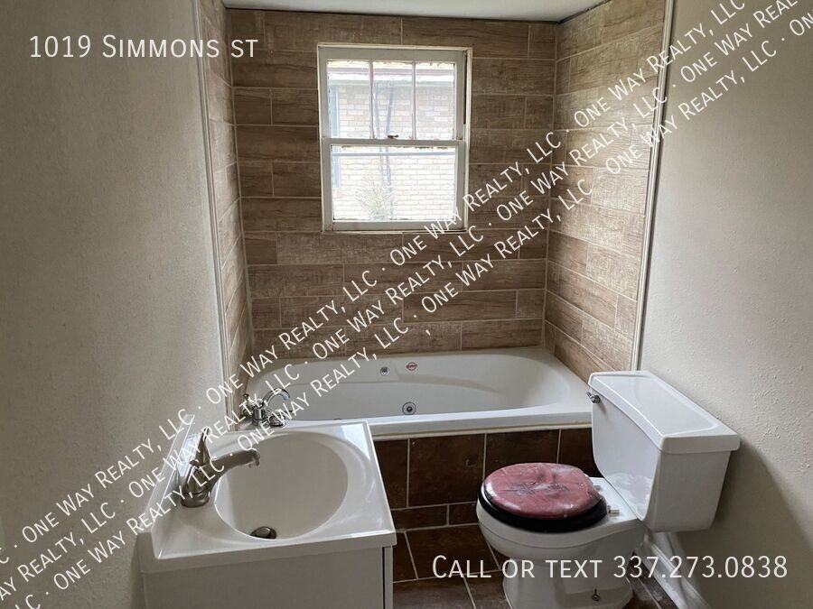 1019 Simmons St - Photo 4 of 14