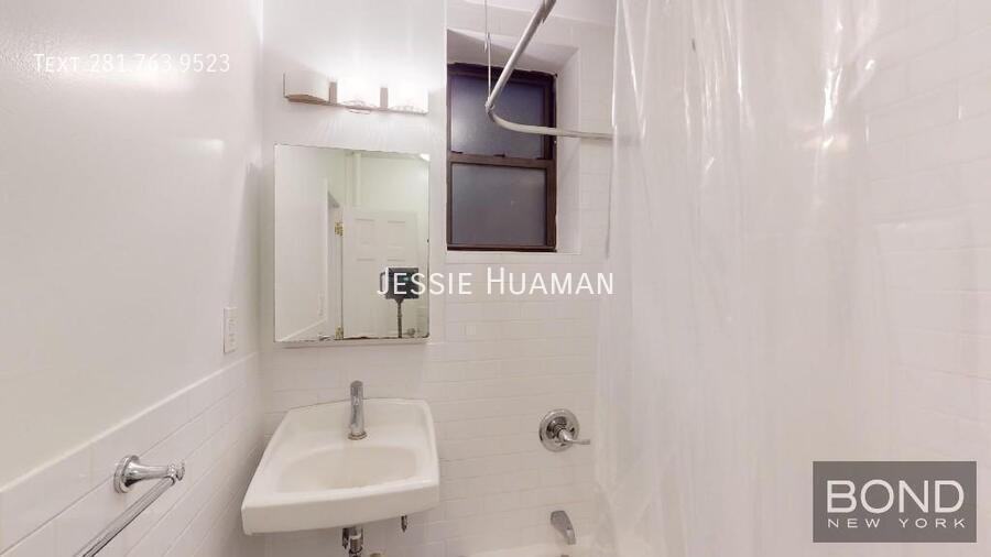 246 W 22nd St #A - Photo 4 of 4