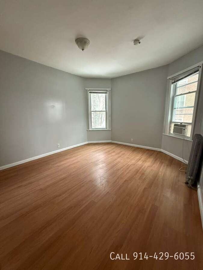 584 Warburton Ave #2 - Photo 3 of 7