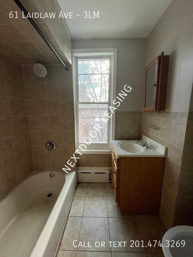 61 Laidlaw Ave #3LM - Photo 2 of 9