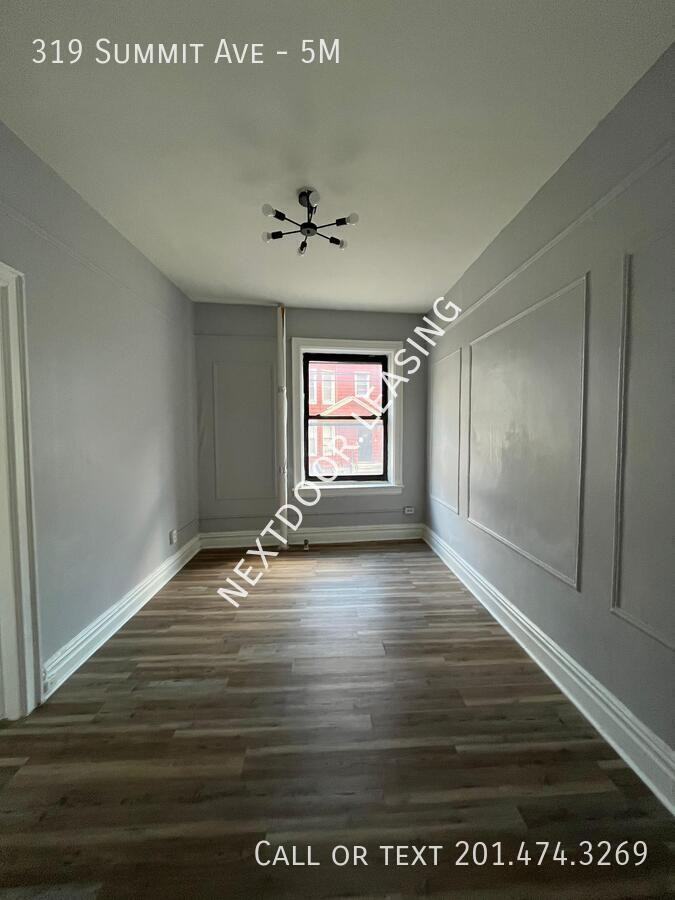 319 Summit Ave #5M - Photo 3 of 7