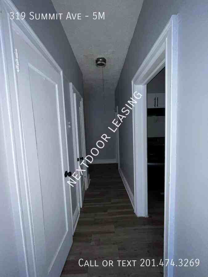 319 Summit Ave #5M - Photo 4 of 7