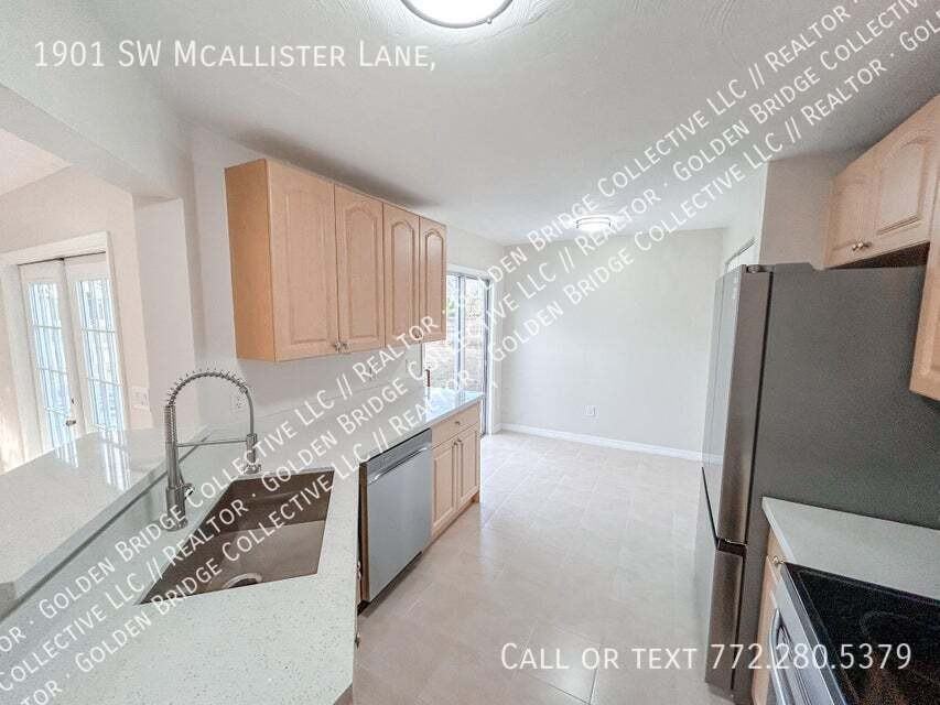 1901 Sw Mcallister Ln - Photo 2 of 9